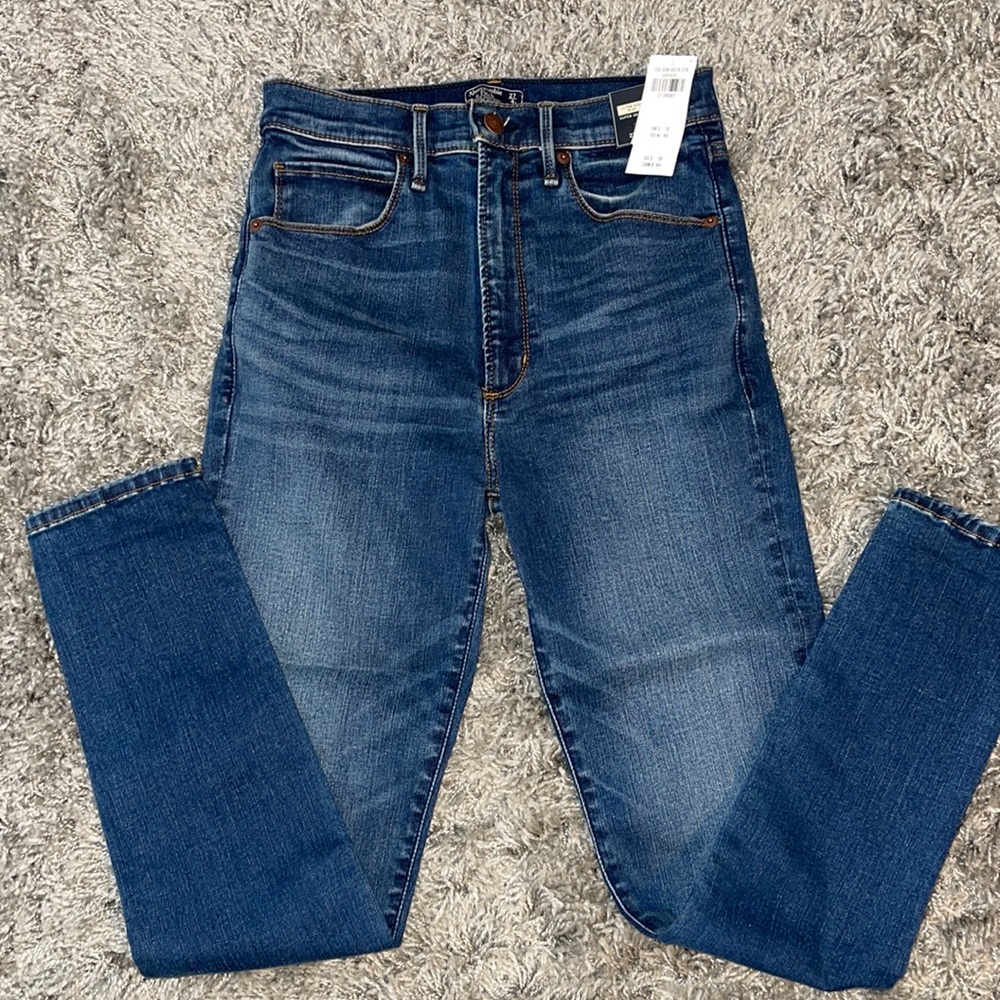 NWT Abercrombie size 27/4s